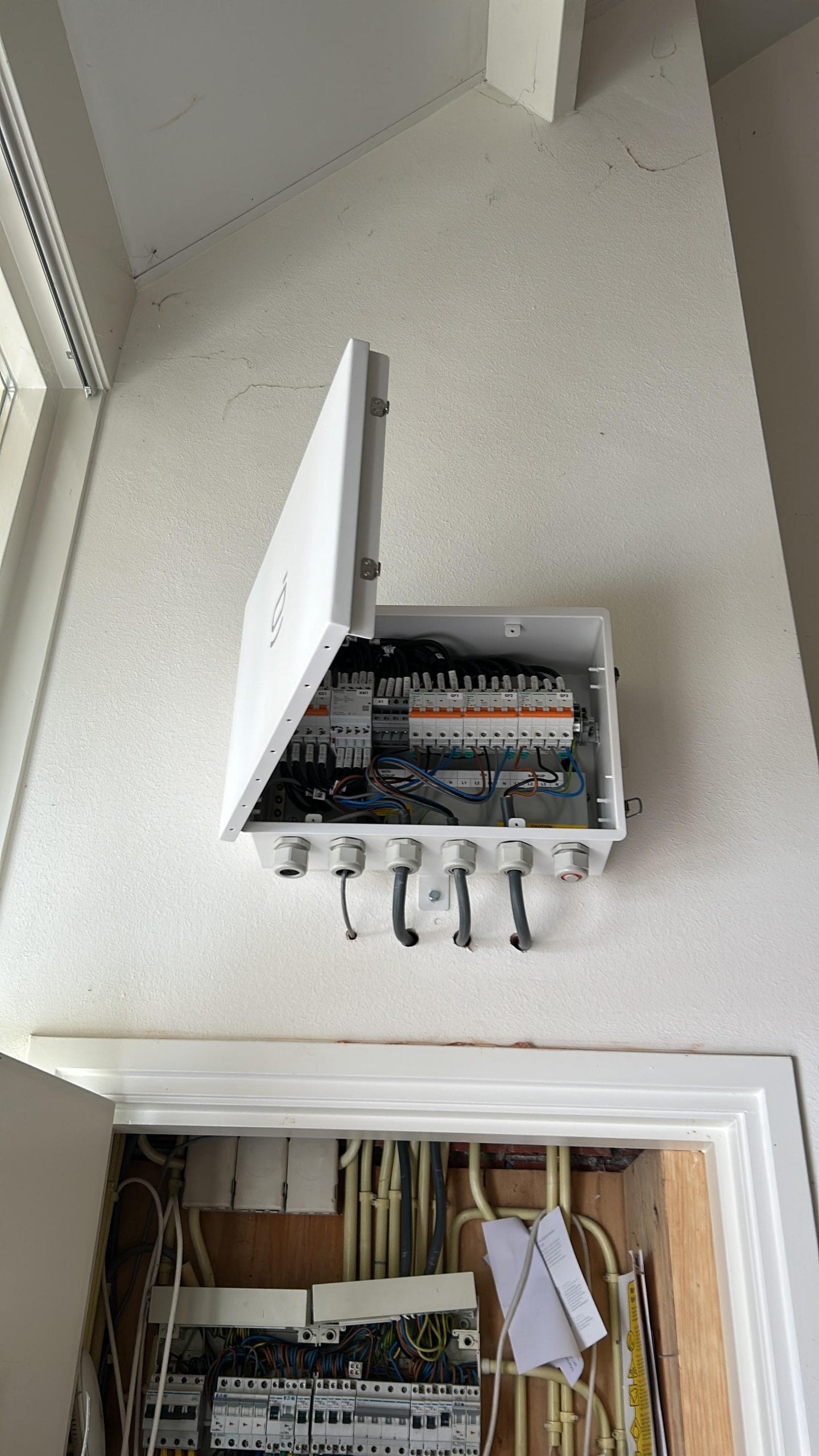 Thuis batterij met omvormer geïnstalleerd - Almen